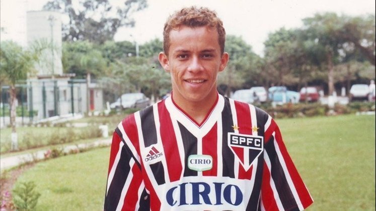 Além de figurar entre os artilheiros, o atacante foi campeão quatro vezes pelo Tricolor: Torneio Rio-São Paulo de 2001, Super Paulista de 2002 e do Paulistão de 1998 e 2000.
