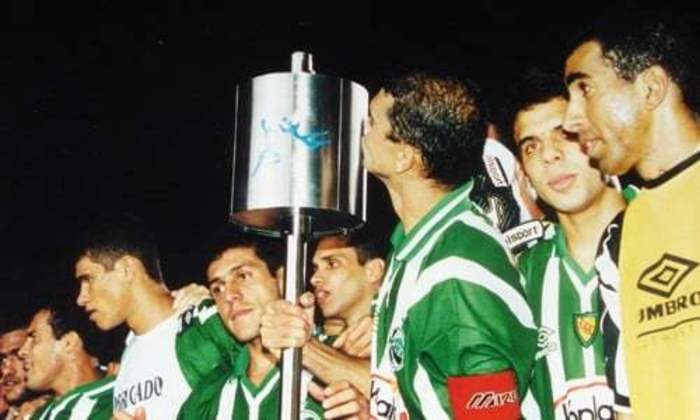 Além de momentos expressivos na Série A nos anos 90, a equipe em 1999 foi campeã da Copa do Brasil ao conter o ímpeto do Botafogo. No Maracanã, a geração de Márcio Mixirica, Maurílio, Mabília, Picoli e Lauro escrevia o nome do Juventude na história. O dado curioso ficou na camisa dos 