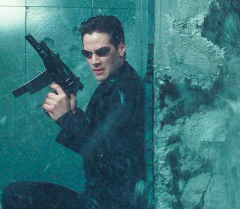 Além de tudo, a saga tem sido um resgate da imagem de Keanu Reeves como um astro de ação, principalmente depois de o ator ficar eternizado por interpretar Neo, em “Matrix” (1999). 