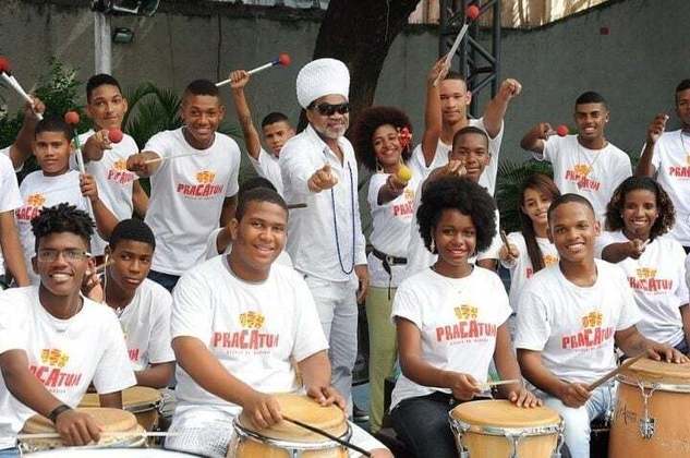 Além desse, Brown também conduz o Projeto Timbalada, um projeto social que ensina música e percussão a crianças e jovens de Salvador.
