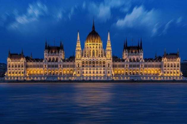 Além disso, a Hungria tem uma excelente classificação de segurança turística, com uma pontuação baixa de 1,4/5, indicando que o lugar é bem tranquilo para os visitantes.