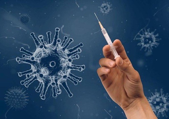 Além disso, os cientistas começaram a entender melhor o vírus e desenvolveram uma vacina. Por mais que o SARS-CoV-2 sofra mutações rapidamente e fazer uma vacina costume demorar anos, esses profissionais conseguiram desenvolver um imunizante. 