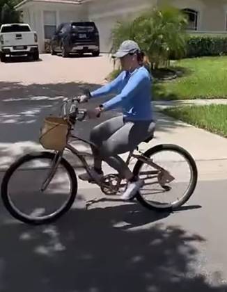 Além do treinamento muscular, Zilú gosta de pedalar. E a urbanização de Miami favorece quem gosta de bicicleta. 