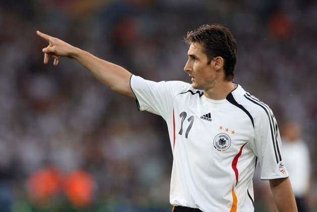 Alemanha 2006 - Klose - Artilheiro desta edição com cinco gols, o alemão se tornaria, mais tarde (2014), o maior goleador da história das Copas, com 16 gols, um a mais que Ronaldo.