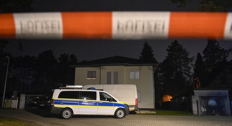 Família foi encontrada morta em casa no último sábado (4)
