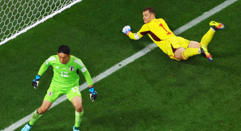 Neuer vai ao ataque, no desespero para tentar o empate da Alemanha diante do Japão