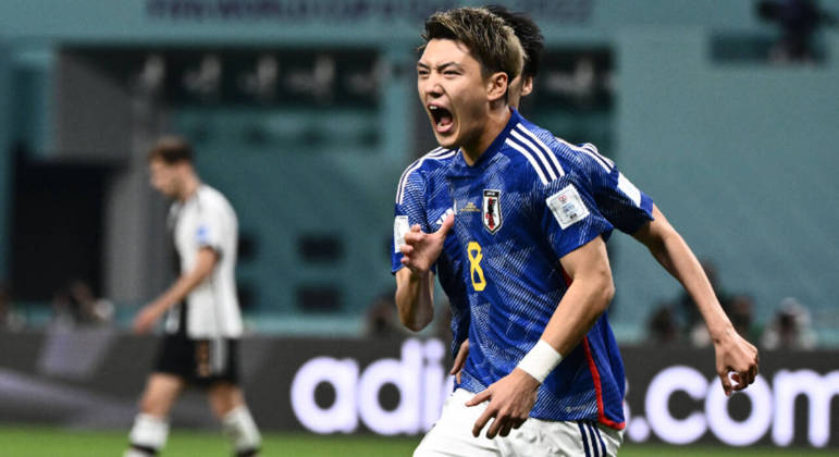 Ritsu Doa comemora gol de empate do Japão contra a Alemanha no Catar