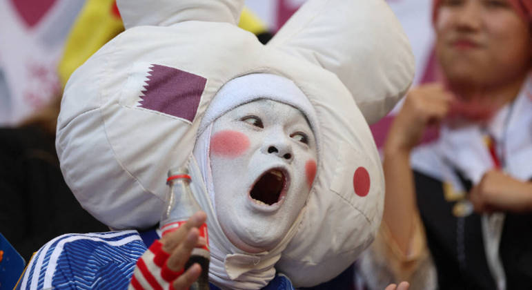 Torcida do Japão se prepara para ver a partida contra a Alemanha na Copa