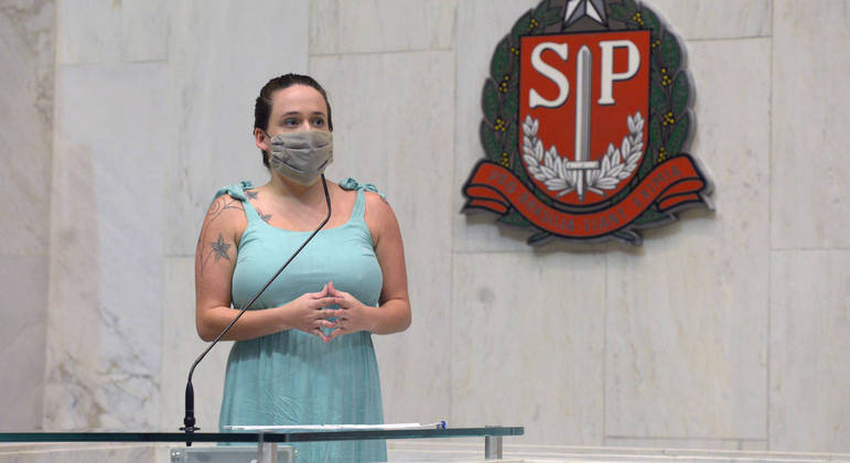 Vítima de assédio na Alesp, deputada Isa Penna lidera campanha por paridade de gênero