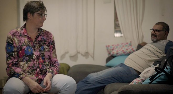  Depois que Alexandre perdeu o emprego, Alessandra passou a sustentar a casa