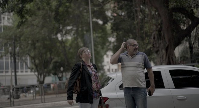  Depois que Alessandra desmaiou e desmaiou no ônibus ao voltar do trabalho, Alexandre passou a buscar a mulher no trabalho Futuro

