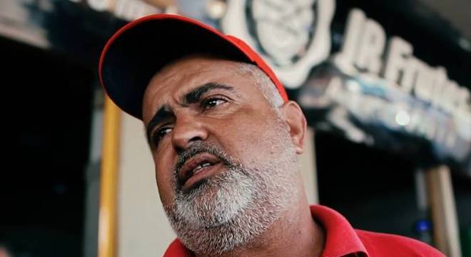 O caminhoneiro Alessandro Damasceno: estradas deixam a desejar (Carlos Eduardo Sneakdan/R7)