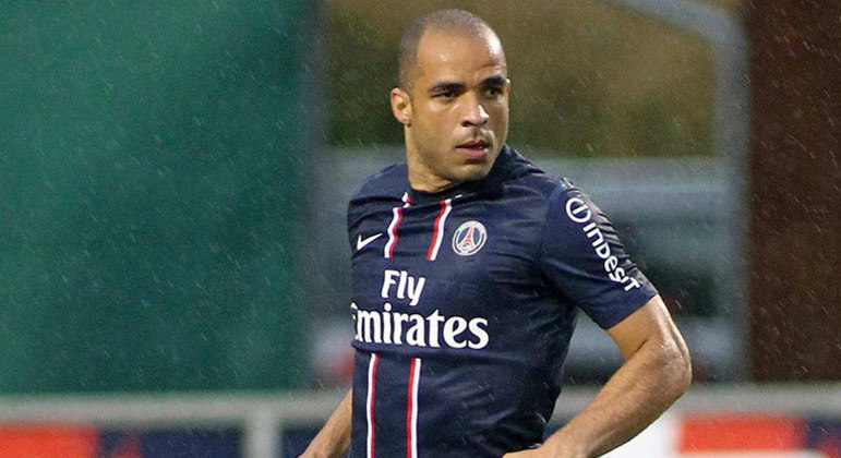 Alex atuou entre 2012 e 2014 no PSG. São 92 jogos, nove gols e uma assistência. São quatro títulos pelo clube