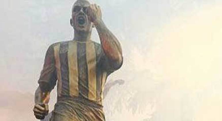 Alex - Localizada em uma praça pública de Istanbul