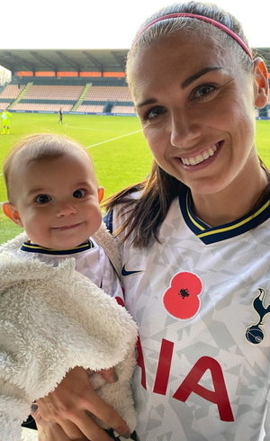 Alex Morgan ficou 15 meses afastada do futebol devido sua gravidez