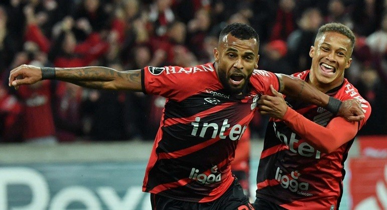 Alex Santana e Vitor Roque, Athletico-PR
