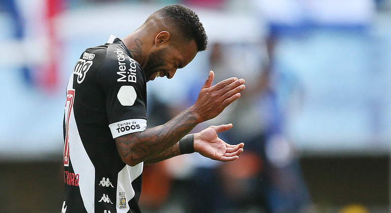 Alex Teixeira não despontou com a camisa do Vasco
