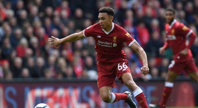 Alexander Arnold (Liverpool) - Foi formado nas categorias de base do Liverpool e estreou pelo time principal em 2016, com 18 anos. No ano seguinte, ganhou do clube o prêmio de Melhor Jogador Jovem da Temporada. Agora, é avaliado em € 50,7 milhões (222,7 milhões de reais)