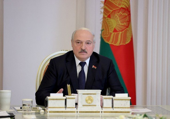 Ao mesmo tempo, o presidente de Belarus, Alexander Lukashenko, aliado próximo de Putin, acusou a Ucrânia de preparar um ataque contra seu país e, por isso, anunciou o envio de tropas conjuntas com a Rússia