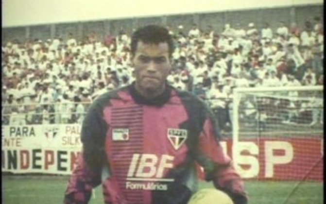 Alexandre Escobar Ferreira - O jovem goleiro, de 20 anos, era apontado como sucessor do ídolo Zetti, no São Paulo. Mas morreu num acidente de carro, em 18/7/1992, em São Paulo. Com isso, Rogério Ceni foi o substituto de Zetti. 