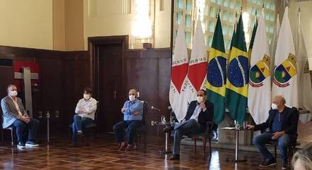 Decisão foi tomada após reunião na prefeitura