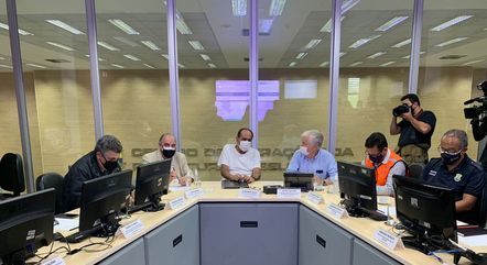 Prefeito se reúne com secretários 