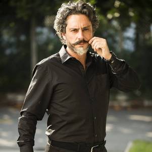 Alexandre Nero como comendador José Alfredo