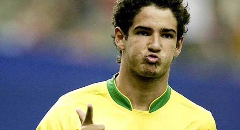 Pato é uma das maiores decepções do futebol brasileiro. Há 15 anos era disputado por gigantes europeus