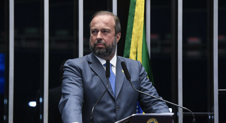 O ministro de Minas e Energia, Alexandre Silveira, durante audiência no Senado