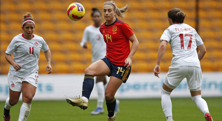 Alexia Putellas é um pilar da seleção espanhola. Dona de duas Bolas de Ouro e de dois prêmios The Best Fifa, a atacante conquistou diversos títulos com o Barcelona, mas nunca foi campeã de competições relevantes com a equipe nacional. O Mundial é o terceiro em sua carreira, mas será mais especial, já que marca o retorno às grandes competições, depois de ter perdido a Eurocopa de 2021 por um rompimento de ligamento no joelho esquerdo