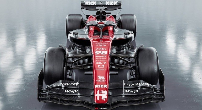 A Alfa Romeo repaginou o carro para 2023. O C43 deixou o branco de lado e apostou em detalhes em preto