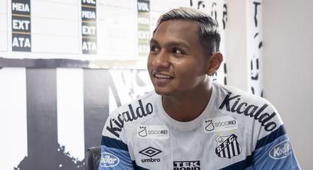 Alfredo Morelos é o novo reforço do Santos