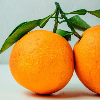 Algumas frutas também ficaram muito mais caras no período. A laranja, por exemplo, hoje custa cerca de 40% a mais do que em outubro do ano passado. O mamão e a pera viram seus preços elevar em 26%. 