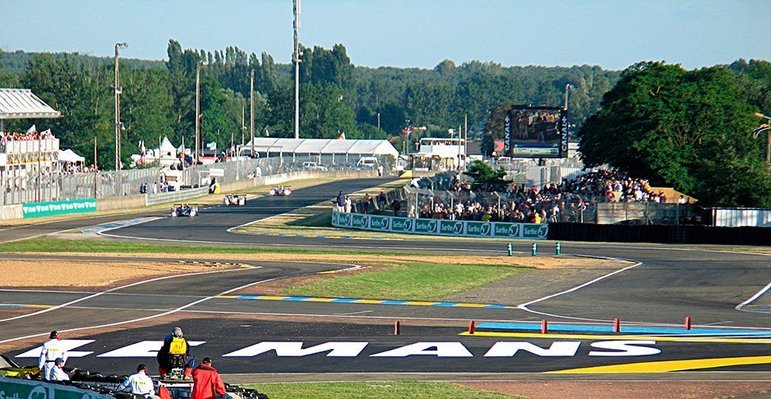 Alguns atores-pilotos até participaram da famosa corrida de resistência 24 Horas de Le Mans, tradicional prova realizada anualmente desde 1923, na França.  Paul Newman chegou a conquistar um 2º lugar nessa corrida em 1979. 