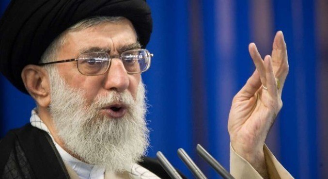Ali Khamenei ameaçou Trump por vingança a morte de general iraniano