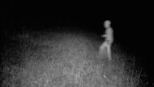 Caçador afirma ter fotografado um 'alienígena nu e cabeçudo'