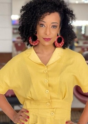 Alinne Prado, apresentadora da Rede TV!