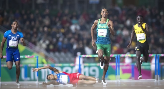 Alison Brendom Conquista Medalha De Ouro Nos 400 M Com Barreiras Recordtv R7 Pan Lima 2019