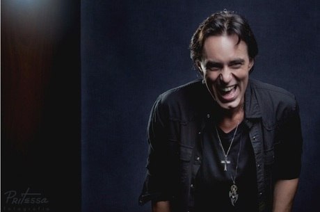 Al&iacute;rio Netto comemora a entrada no Extravaganza