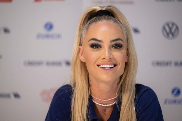 A princípio, 50 mil dólares seriam pagos a Alisha Lehmann logo de cara e os outros 50 mil dólares em uma espécie de bônus