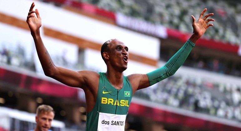 Alison fez o melhor tempo da vida e conquistou medalha inédita nos 400 m com barreiras