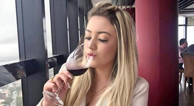 Allana. Influenciadora digital e dona de loja virtual fora da cadeia