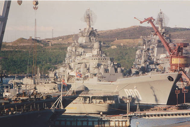 Almirante Nakhimov - Construído em 1983, é um dos maiores cruzadores de propulsão nuclear.  Mede 250 metros. 
