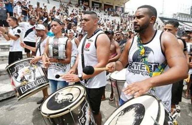Alô bateria! Também teve muita percussão e batuque nas arquibancadas de São Januário.