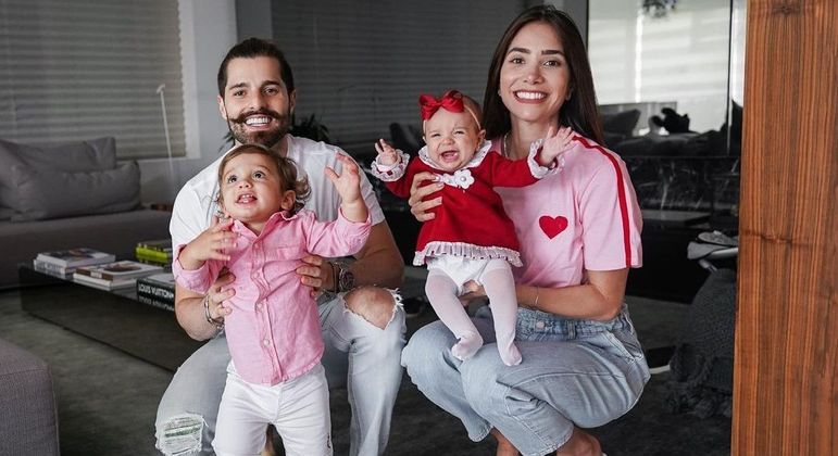 Alok e Romana Novais estão juntos desde 2013 e têm dois filhos, Ravi e Raika
