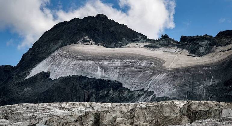 Mudança climática: onda de calor causa derretimento de geleira nos Alpes