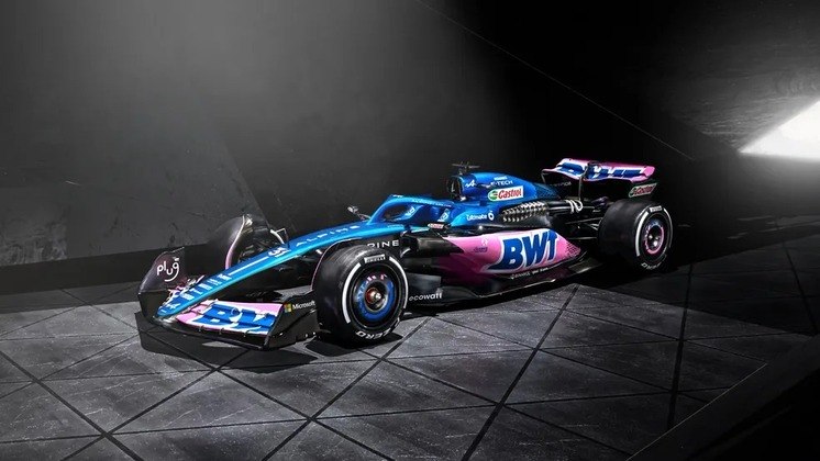 Já a pintura que será utilizada no restante do ano é majoritariamente azul, com detalhes rosas. O motor utilizado é da Renault