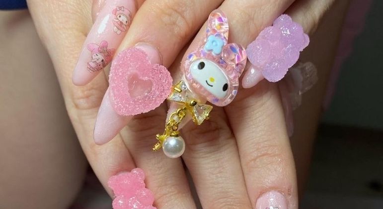 HELLO KITTY JOGO DE PINTAR AS UNHAS