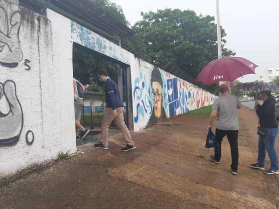 Estudantes enfrentaram chuva, em Brasília, para chegar aos locais de prova