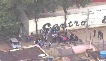 Adolescente de 15 anos entra em escola com faca e fere três  (Reprodução/Record Brasília)